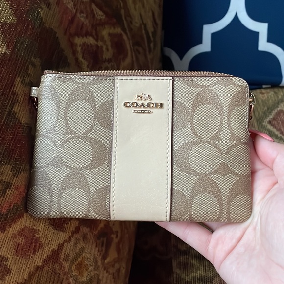 Coach Wristlet Beige Center Stripe NWOT - Picture 2 of 6